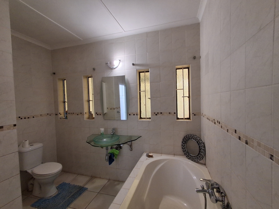 4 Bedroom Property for Sale in Flamwood North West